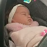 Enfant, Baby, Baby In Car Seat, Rose, Peau, Baby Products, Sleep, Joue, Car Seat, Baby Carriage, Bambin, Naissance, Sieste, Personne, Headwear