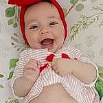 Visage, Sourire, Peau, Lip, Facial Expression, Blanc, Baby & Toddler Clothing, Textile, Sleeve, Rose, Happy, Baby, Bambin, Stomach, Baby Laughing, Enfant, Thigh, Pattern, Cap, Waist, Personne
