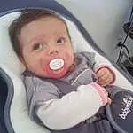 Enfant, Baby, Peau, Joue, Baby In Car Seat, Bambin, Baby Products, Baby Carriage, Car Seat, Personne