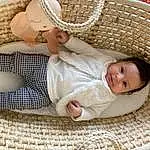 Blanc, Comfort, Baby Sleeping, Baby & Toddler Clothing, Baby, Beige, Chapi Chapo, Bambin, Bois, Sunglasses, Infant Bed, Baby Products, Linens, Baby Safety, Pattern, Sourire, Sun Hat, Enfant, Basket, Sleeve, Personne