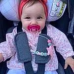 Joue, Peau, Head, VÃªtements dâ€™extÃ©rieur, Yeux, Blanc, Baby & Toddler Clothing, Human Body, Sourire, Sleeve, Baby Carriage, Baby, Rose, Bambin, Seat Belt, Car Seat, Baby Products, Enfant, Doll, Cap, Personne