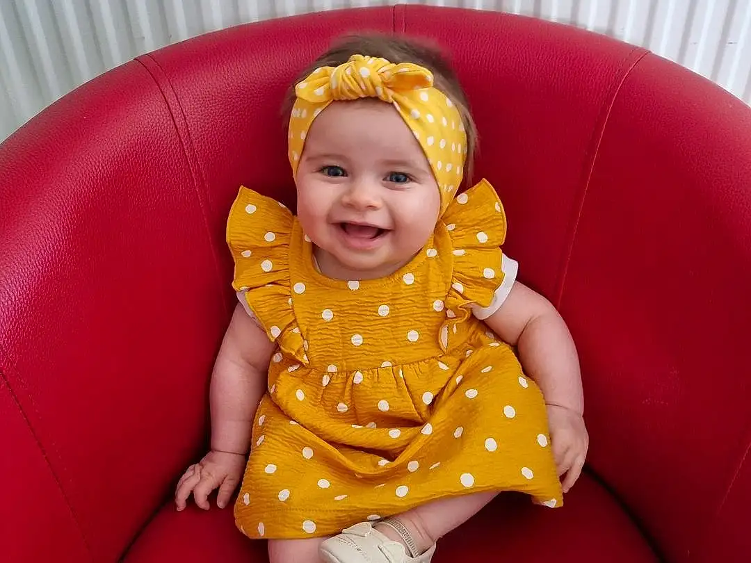 Comfort, Human Body, Baby & Toddler Clothing, Orange, Baby, Bambin, Sourire, Fun, Enfant, Baby Products, Play, Magenta, Room, Linens, Chapi Chapo, Leisure, Baby Toys, Bed, Baby Safety, Personne, Joy, Headwear