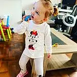 Joint, Peau, Photograph, Blanc, Sleeve, Active Pants, Baby & Toddler Clothing, Debout, Baby, Bambin, Happy, T-shirt, Sneakers, Sourire, Enfant, Sportswear, Sock, Personne