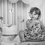 Coiffure, Photograph, Facial Expression, Blanc, Black, Flash Photography, Picture Frame, Black-and-white, Drinkware, Happy, Style, Comfort, Bambin, Monochrome, Noir & Blanc, Enfant, Curtain, Room, Assis, Personne