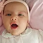 Enfant, Baby, Visage, Peau, Facial Expression, Joue, Nez, Head, Bambin, Lip, Chin, Mouth, Baby Making Funny Faces, Sourire, Close-up, Bâillement, Baby Laughing, Tongue, Laugh, Oreille, Personne, Headwear