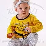 Visage, Joue, Head, Peau, Photograph, Blanc, Baby & Toddler Clothing, Sleeve, Baby, Happy, Yellow, Gesture, Cap, Rose, Bambin, Cool, T-shirt, Pattern, Enfant, Personne, Headwear