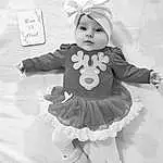 Visage, Photograph, Blanc, Dress, Black, Baby & Toddler Clothing, Happy, Debout, Style, Rose, Costume Hat, Black-and-white, Headgear, Headpiece, Baby, Bambin, Party Supply, Noir & Blanc, Monochrome, Day Dress, Personne, Headwear