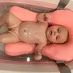 Fluid, Stomach, Rose, Finger, Chest, Baby, Bambin, Abdomen, Comfort, Enfant, Bathing, Flesh, Thigh, Foot, Thumb, Diaper, Baby Products, Jouets, Room, Personne