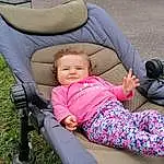 Comfort, Herbe, Lap, Baby Carriage, Leisure, Bambin, Sourire, Baby, Enfant, Baby & Toddler Clothing, Pelouse, Outdoor Furniture, Baby Products, Assis, Recreation, Magenta, Fun, Camera, Personne