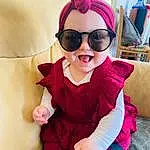 Lunettes, Head, Coiffure, Vision Care, Goggles, Sourire, Sunglasses, Purple, Eyewear, Dress, Baby & Toddler Clothing, Human Body, Sleeve, Rose, Happy, Headgear, Cool, Thigh, Magenta, Comfort, Personne