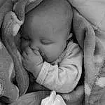 Enfant, Baby, Photograph, Peau, Nez, Black-and-white, Joue, Hand, Sleep, Yeux, Naissance, Photography, Mouth, Baby Sleeping, Finger, Bedtime, Noir & Blanc, Bambin, Monochrome, Accouchement