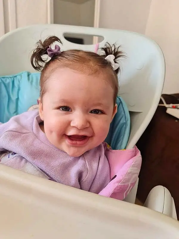 Visage, Joue, Sourire, Peau, Head, Chin, Coiffure, Eyebrow, Yeux, Facial Expression, Oreille, Eyelash, Comfort, Baby & Toddler Clothing, Baby, Happy, Iris, Rose, Bambin, Personne, Joy