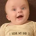 Nez, Joue, Sourire, Peau, Head, Lip, Chin, Mouth, Yeux, Facial Expression, Blanc, Neck, Baby & Toddler Clothing, Human Body, Sleeve, Baby, Happy, Cool, Personne, Surprise