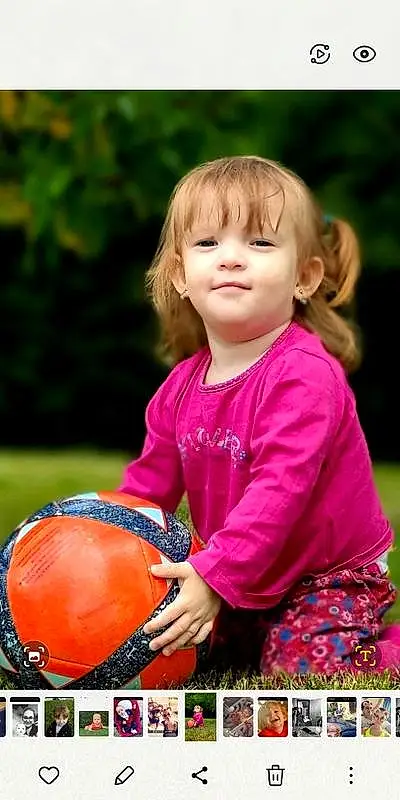 Facial Expression, People In Nature, Sports Equipment, Sports Gear, Football Equipment, Happy, Herbe, Baby & Toddler Clothing, Glove, American Football, Baballe, Helmet, Bambin, Summer, People, Rugby Ball, Fun, Player, Enfant, Personal Protective Equipment, Personne, Joy