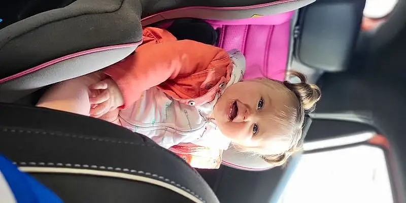 Joue, Peau, Mouth, Dress, Comfort, Sourire, Gesture, Baby, Rose, Happy, Bambin, Baby Carriage, Baby Products, Arbre, Enfant, Fun, Assis, Luxury Vehicle, Car Seat, Chapi Chapo, Personne