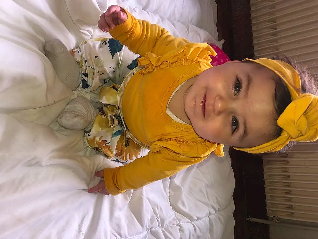 Sourire, Yellow, Happy, Bambin, Sleeve, Comfort, Baby & Toddler Clothing, Fun, Enfant, Baby, Room, Laugh, Personne, Joy