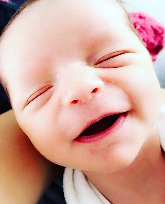 Enfant, Visage, Baby, Nez, Peau, Lip, Facial Expression, Joue, Head, Chin, Mouth, Beauty, Baby Making Funny Faces, Close-up, Rose, Sourire, Bambin, BÃ¢illement, Laugh, Baby Sleeping