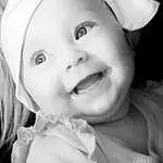 Joue, Sourire, Peau, Lip, Blanc, Mouth, Black, Flash Photography, Happy, Iris, Gesture, Style, Baby, Bambin, Black-and-white, Enfant, Baby Laughing, Baby & Toddler Clothing, Noir & Blanc, Personne, Joy, Headwear