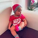 Shoulder, Shorts, Jambe, Comfort, Sleeve, Baby & Toddler Clothing, Knee, Thigh, Happy, Rose, Cap, Sportswear, T-shirt, Finger, Bambin, Sock, Baby, Elbow, Personne, Headwear