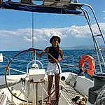 Ciel, Eau, Cloud, Boat, Watercraft, Naval Architecture, Blanc, Vehicle, Ship, Recreation, Voyages, Leisure, Water Transportation, Ocean, Horizon, Tourism, Boating, Boats And Boating--equipment And Supplies, Deck, Fun, Personne, Joy