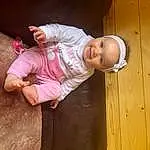 Nez, Hair, Joue, Peau, Head, Yeux, Baby & Toddler Clothing, Flash Photography, Bois, Sleeve, Comfort, Rose, Sourire, Baby, Happy, Bambin, Hardwood, Beauty, Personne, Joy, Headwear