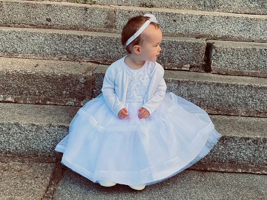 Visage, Hair, Head, Yeux, Dress, Neck, Sleeve, Gown, Day Dress, Bridal Party Dress, Baby & Toddler Clothing, Embellishment, Bridal Clothing, Happy, Bridal Accessory, Bambin, Formal Wear, Headpiece, Pattern, Fashion Design, Personne
