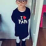 Footwear, Visage, Lunettes, Head, Eyewear, Sleeve, Baby & Toddler Clothing, Debout, Vision Care, Dress, Cool, Bambin, Waist, T-shirt, Knee, Electric Blue, Enfant, Happy, Sportswear, Personal Protective Equipment