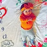 Textile, Sleeve, Baby & Toddler Clothing, Happy, T-shirt, Baby, Pattern, Event, Holiday, Linens, Bambin, Font, Enfant, Christmas Eve, Peach, Costume Hat, Fictional Character, Room, Chapi Chapo, Personne, Headwear