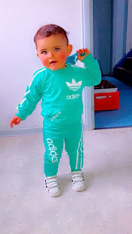 Visage, Joint, Head, Shoe, Baby & Toddler Clothing, Sleeve, Gesture, Happy, Baby, Bambin, Sportswear, Electric Blue, T-shirt, Enfant, DÃ©guisements, Sweatpant, Play, Fun, Luggage And Bags, Personne
