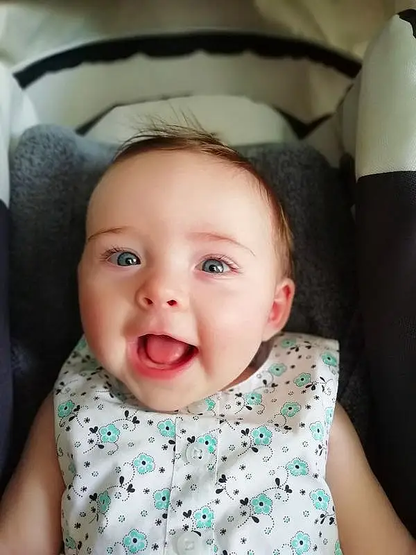 Enfant, Visage, Baby, Facial Expression, Peau, Joue, Nez, Head, Bambin, Beauty, Lip, Chin, Forehead, Yeux, Sourire, Mouth, Headgear, Oreille, Photography, Baby Making Funny Faces, Personne, Joy