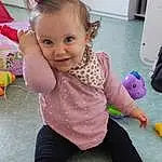 Joue, Peau, Joint, Sourire, Yeux, Facial Expression, Jambe, Purple, Baby & Toddler Clothing, Rose, Happy, Bambin, Fun, Baby, Enfant, Magenta, Thigh, Sock, Personne, Joy