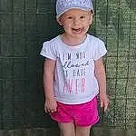 Clothing, Head, Chin, Shoulder, Yeux, Sourire, Active Tank, Neck, Sleeve, Baby & Toddler Clothing, Rose, T-shirt, Waist, Bambin, Cool, Happy, Cap, Magenta, Knee, Thigh, Personne, Joy, Headwear