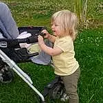 Tire, Wheel, People In Nature, Baby Carriage, Sneakers, Herbe, Bambin, Vehicle, Plante, Baby, Pelouse, Baby & Toddler Clothing, Baby Products, Fun, Enfant, Assis, Baby Safety, Automotive Wheel System, Yard, Comfort, Personne