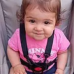 Visage, Nez, Joue, Peau, Head, Lip, Hand, Coiffure, Eyebrow, Mouth, Sourire, Eyelash, Baby Carriage, Baby & Toddler Clothing, Human Body, Neck, Seat Belt, Finger, Happy, Personne