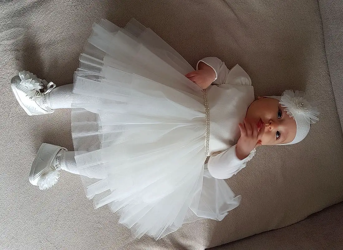 Bras, Dress, Flash Photography, Bridal Clothing, Embellishment, Gown, Wedding Dress, Headpiece, Happy, Bridal Accessory, Formal Wear, Event, Bridal Party Dress, Sourire, Fashion Accessory, Day Dress, Baby & Toddler Clothing, Feather, Veil, Angel, Personne, Headwear