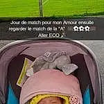 Green, Font, Baby, Bambin, Baby Safety, Plante, Infant Bed, Voyages, Herbe, Vrouumm, Arbre, Recreation, Fence, Légende de la photo, Baby Sleeping, Advertising, Baby Carriage, Baby Products, Leisure