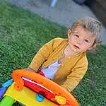 Tire, Sourire, Herbe, Flash Photography, Bois, People In Nature, Baby & Toddler Clothing, Happy, Jouets, Leisure, Fun, Baby Playing With Toys, Arbre, Bambin, Wheel, Recreation, Enfant, Riding Toy, Plante, Baby, Personne