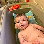 Joue, Peau, Eyebrow, Sourire, Baby, Bambin, Chest, Gas, Fun, Enfant, Bathing, Baby Products, Abdomen, Thumb, Room, Automotive Exterior, Leisure, Plastic, Personne
