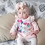 Peau, Head, Yeux, Baby & Toddler Clothing, Textile, Sleeve, Comfort, Rose, Baby, Happy, Linens, Pattern, Bambin, Bedding, Assis, Couch, Bed Sheet, Enfant, Pillow, T-shirt, Personne, Headwear