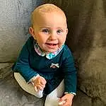 Nez, Peau, Lunettes, Jambe, Mouth, Sourire, Human Body, Baby & Toddler Clothing, Bois, Sleeve, Comfort, Flash Photography, Chapi Chapo, Bambin, Headgear, Baby, Herbe, Happy, Personne
