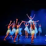 Danse, Entertainment, Human Body, Performing Arts, Artist, Choreography, Performance Art, Stage, Event, Electric Blue, Sports, Team Sport, Fun, Dancer, Performance, Public Event, Theatre, Spectacle, Concert Dance, Circus, Personne, Blurred, Headwear