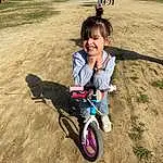 Tire, People In Nature, Wheel, Bicycle Wheel, Outdoor Recreation, Arbre, Leisure, Fun, Happy, Recreation, Automotive Tire, Landscape, Bambin, Sports, Sand, Cycling, Bicycle Frame, Bicycle Handlebar, Herbe, Soil, Personne, Joy