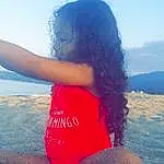 Hair, Ciel, Shoulder, Jambe, People In Nature, Flash Photography, Happy, Waist, Thigh, Knee, Voyages, Elbow, Plage, Fun, Trunk, Horizon, Landscape, Sunset, Wind Wave, Tints And Shades