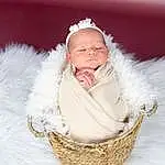 Baby & Toddler Clothing, Comfort, Happy, Baby, Bambin, Event, Fashion Accessory, Bois, Poil, Assis, Peach, Chair, People In Nature, Enfant, Baby Products, Baby Sleeping, Portrait Photography, Basket, Cap, Wicker, Personne