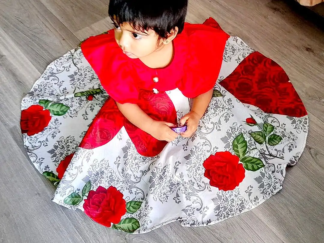 Plante, Textile, Sleeve, Petal, Baby & Toddler Clothing, Happy, Red, Bambin, Fleur, T-shirt, Pattern, Event, Tradition, Carmine, Linens, Floral Design, Enfant, Magenta, Tablecloth, Personne