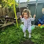 Plante, Botany, Nature, Green, People In Nature, Natural Environment, Ciel, Herbe, Swing, Arbre, Happy, Woody Plant, Public Space, Leisure, Fun, Recreation, Bambin, City, Outdoor Play Equipment, Aire de jeux, Personne, Joy