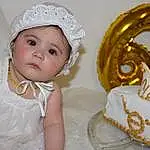Cake Decorating, Dress, Baby & Toddler Clothing, Yellow, Headgear, Baby, Serveware, Happy, Bambin, Baked Goods, Sugar Cake, Nourriture, Cake Decorating Supply, Headpiece, Costume Hat, Party Supply, Drinkware, Icing, Event, Sun Hat, Personne, Headwear