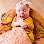 Joue, Peau, Vêtements d’extérieur, Facial Expression, Comfort, Baby, Baby & Toddler Clothing, Sleeve, Rose, Finger, Bambin, Headgear, Enfant, Happy, Beauty, Baby Sleeping, Linens, Thumb, Assis, Personne