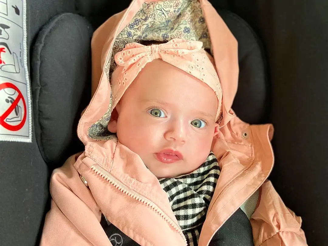 Cap, Comfort, Sleeve, Collar, Headgear, Baby, Baby & Toddler Clothing, Bambin, Scarf, Car Seat, Peach, Pattern, Fashion Accessory, Assis, Linens, Beanie, Personal Protective Equipment, Poil, Baby Products, Enfant, Personne, Headwear