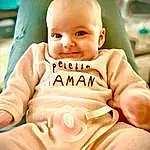 Nez, Joue, Sourire, Peau, Head, Lip, Chin, Eyebrow, Mouth, Comfort, Baby & Toddler Clothing, Human Body, Happy, Neck, Baby, Gesture, Iris, Flash Photography, Finger, Bambin, Personne, Joy